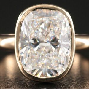 Elegant 18K Gold Ring with stunning solitaire 4.20 ct Diamond (Size 6.25)